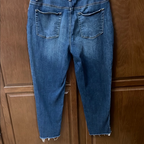 Women's  Boyfriend Jeans - Picture 4 of 4